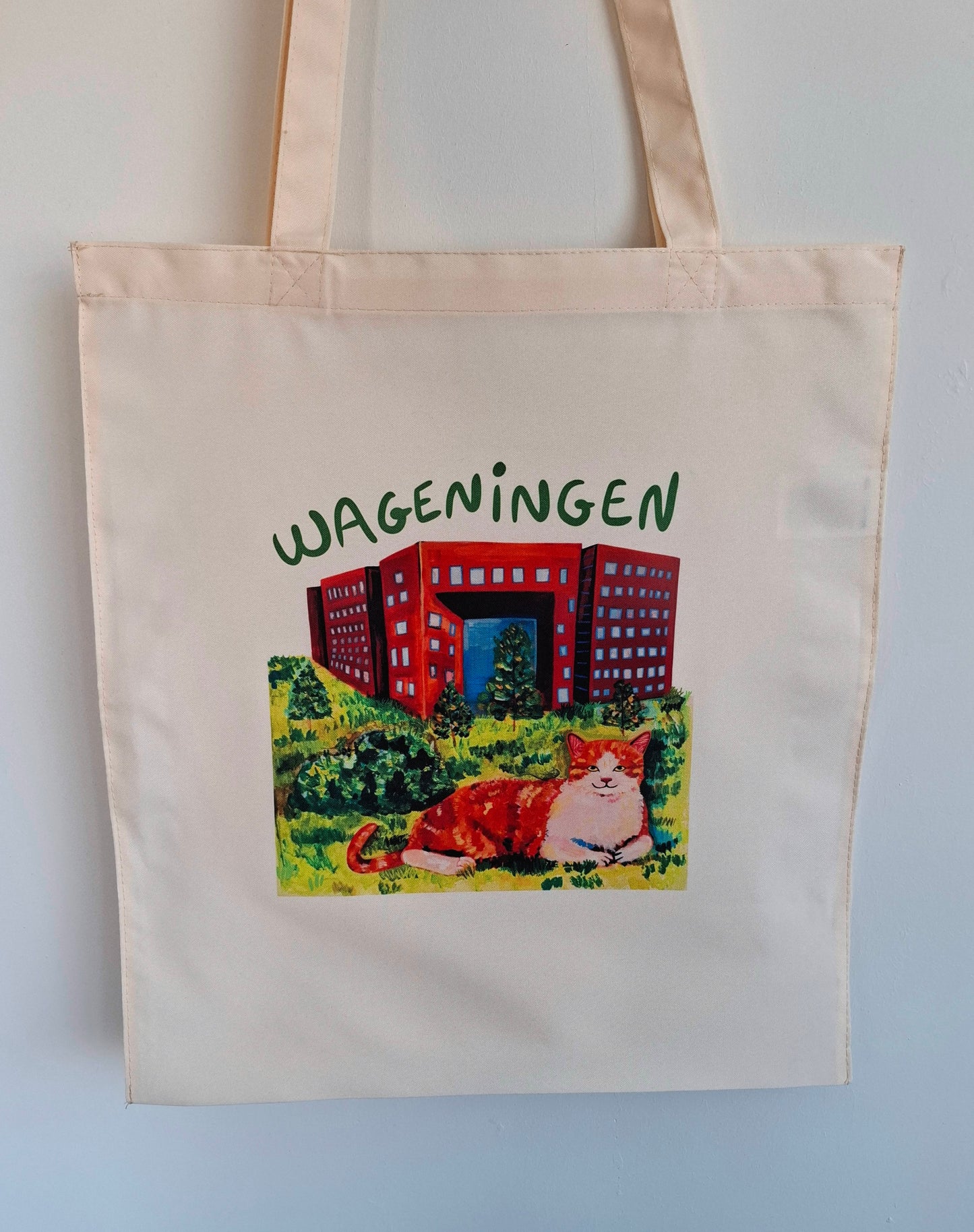 Cute Wageningen Totebag featuring an orange cat, a perfect souvenir for Wageningen students and locals.