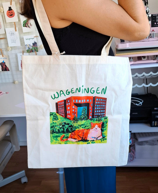 Wageningen organic cotton tote bag with Forum University Building and orange cat design