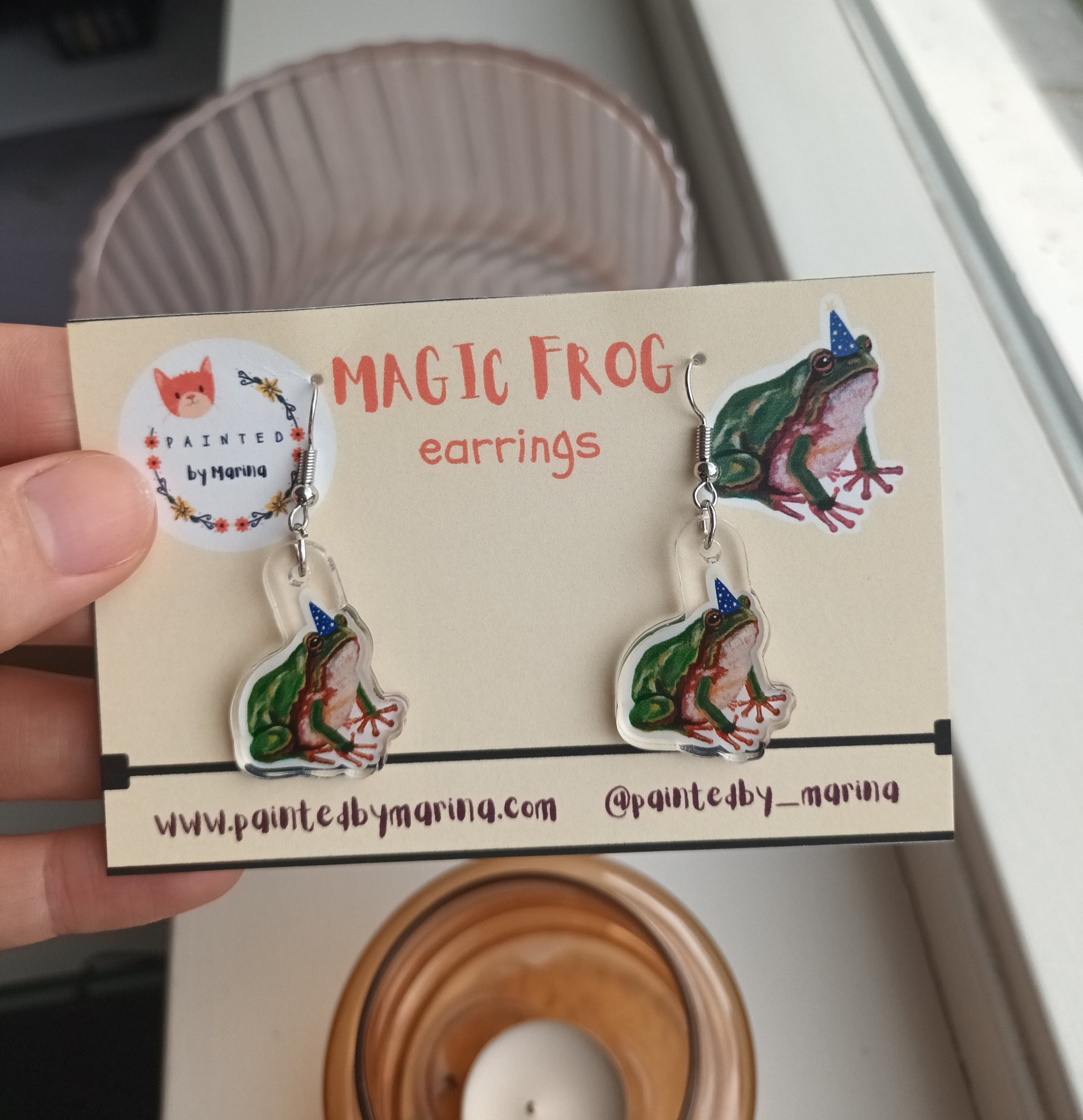 Handmade acrylic earrings featuring a cute frog in a magic hat, approx. 2 x 2 cm, with stainless steel hooks.