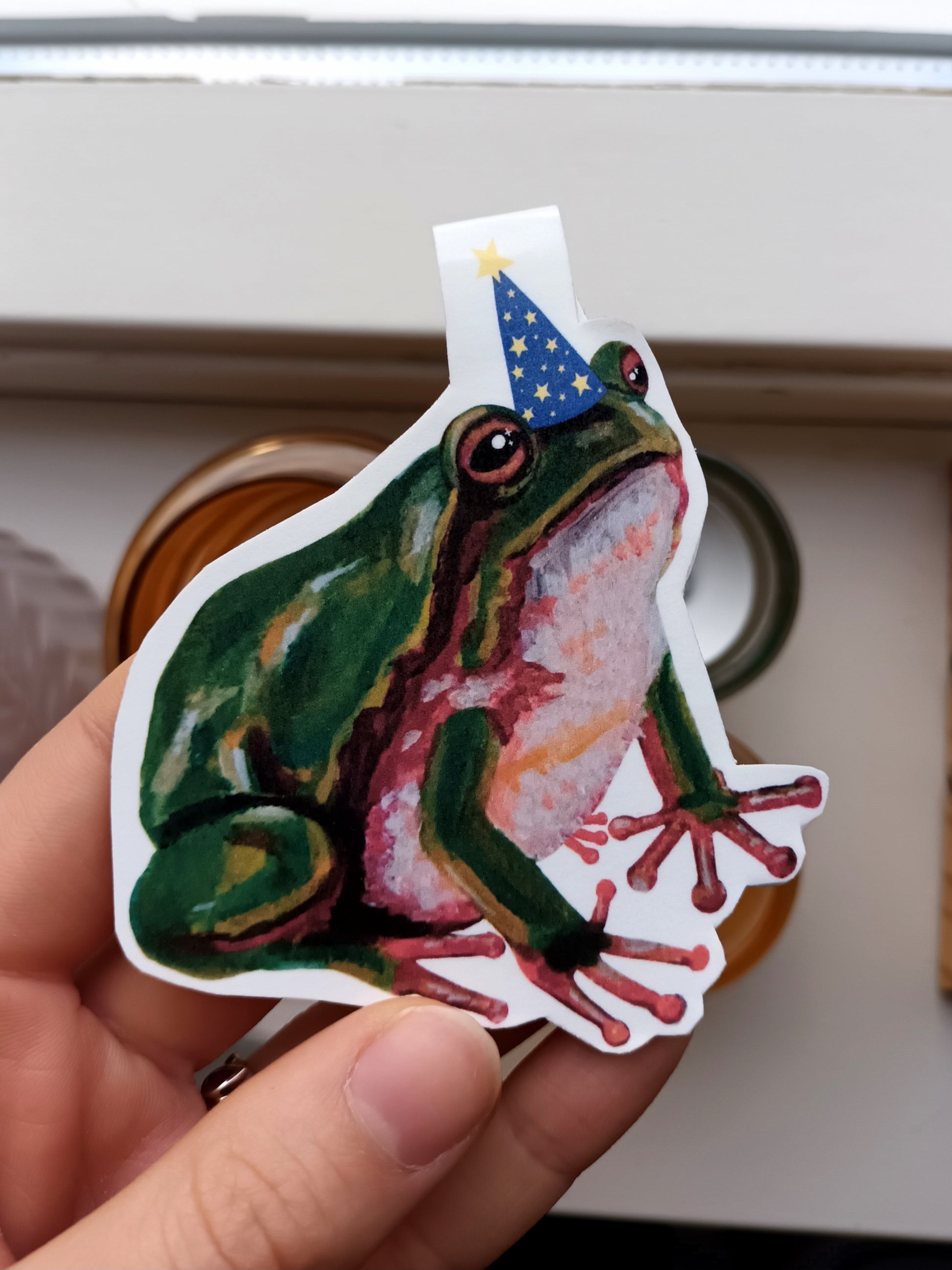 Handmade magnetic bookmark featuring a green frog – cute and compact gift for readers and frog fans